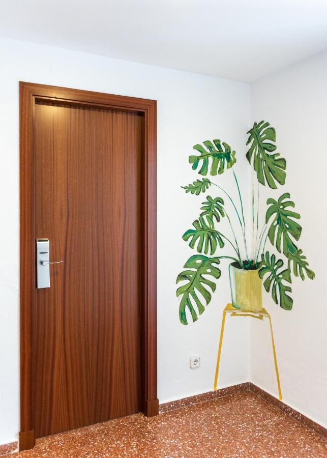Hostal Jume - Urban Rooms Маон Экстерьер фото